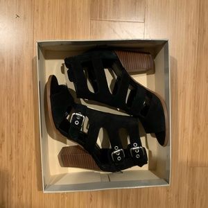 Marc fisher black swayed heel sanders